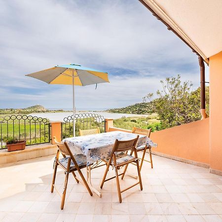 Casa Daniela, Vista Mare Sea View Apartment Chia Luaran gambar
