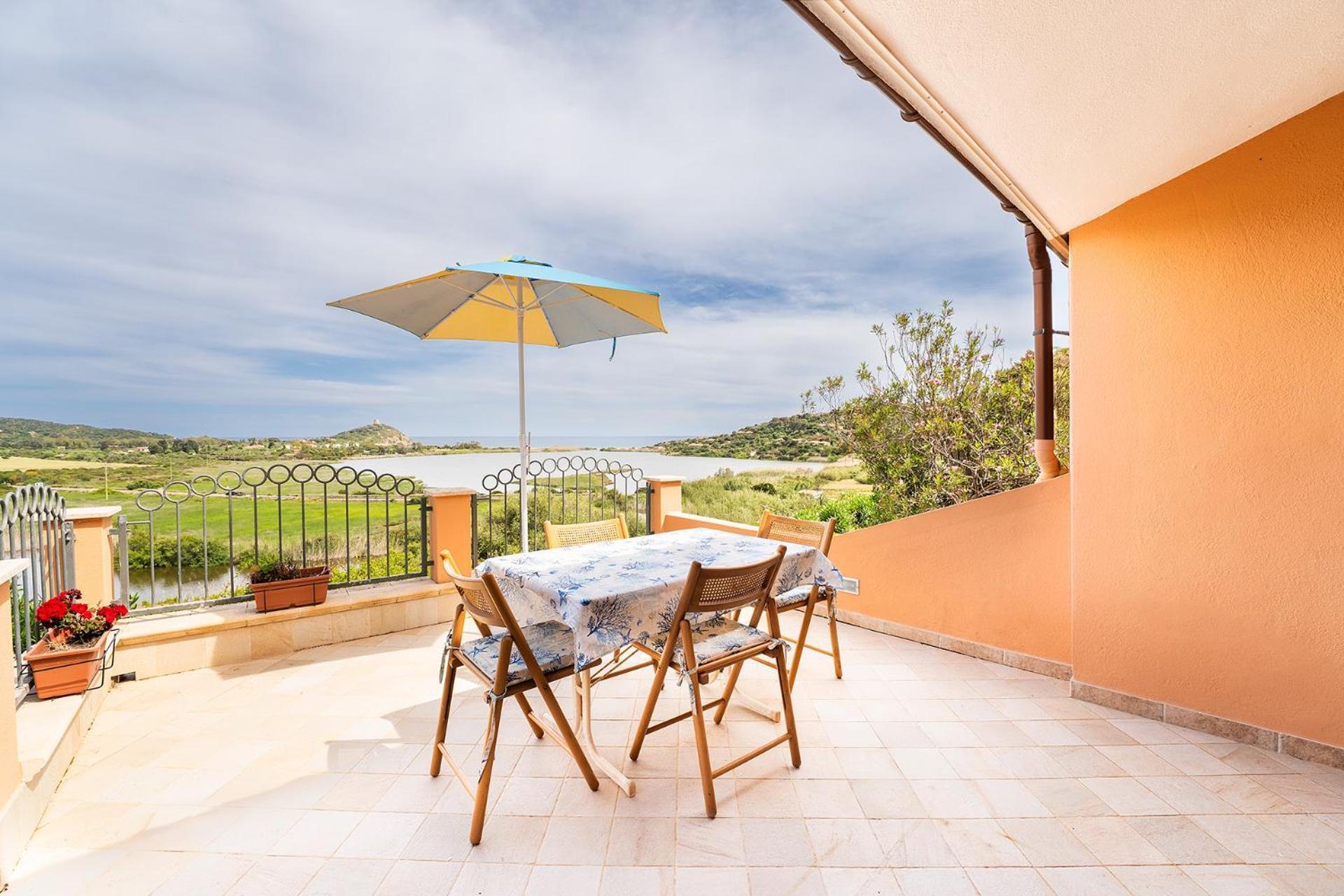 Casa Daniela, Vista Mare Sea View Apartment Chia Luaran gambar